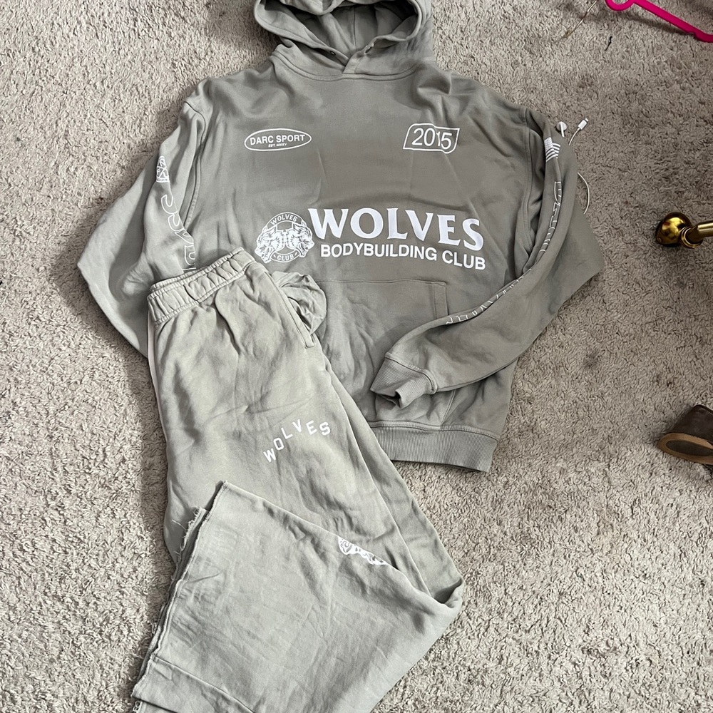 Darc sport hoodie and  Sweatpants sage green kinda gray color (cactus gray)